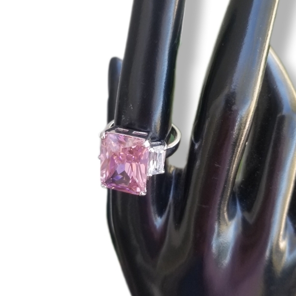 RHODIUM SILVERPLATED  & RADIANT CUT PINK ICE LADIES COCKTAIL RING - Picture 3 of 7